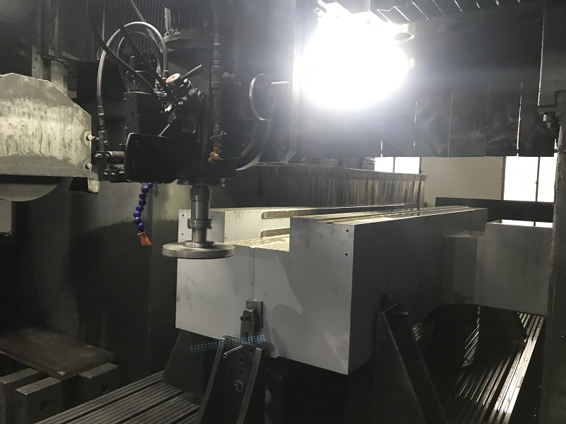CNC grinding machine